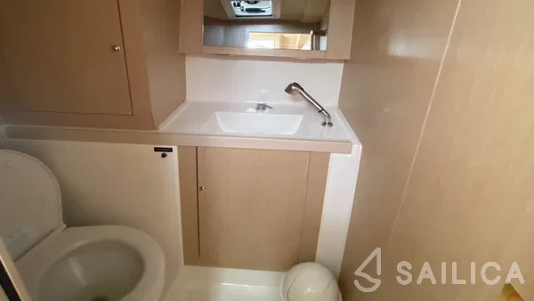 Oceanis 41.1 - Yacht Charter Sailica