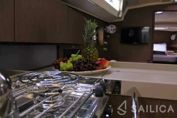 Oceanis 41.1 - Yacht Charter Sailica