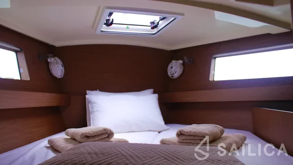 Oceanis 41.1 - Yacht Charter Sailica