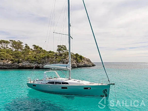 Oceanis 41.1 - Yacht Charter Sailica