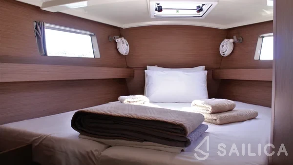 Oceanis 41.1 - Yacht Charter Sailica