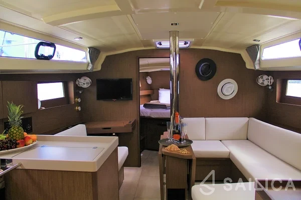 Oceanis 41.1 - Yacht Charter Sailica