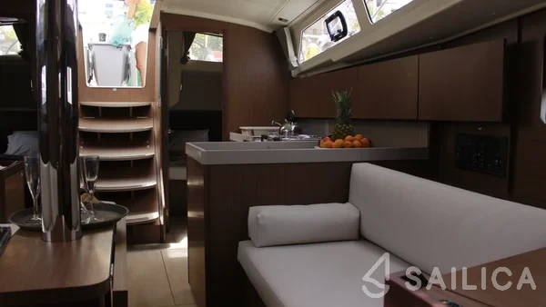 Oceanis 41.1 - Yacht Charter Sailica