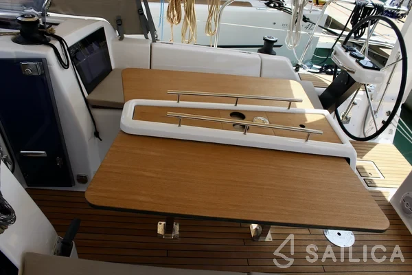 Dufour 360 GL - Yacht Charter Sailica