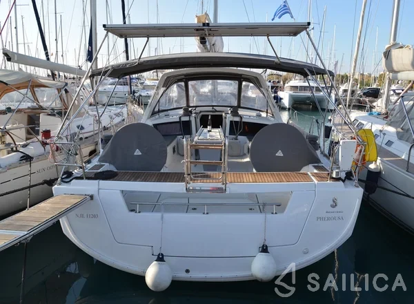 Oceanis 48 - Photo #19 Oceanis 48 - Yacht Charter Sailica