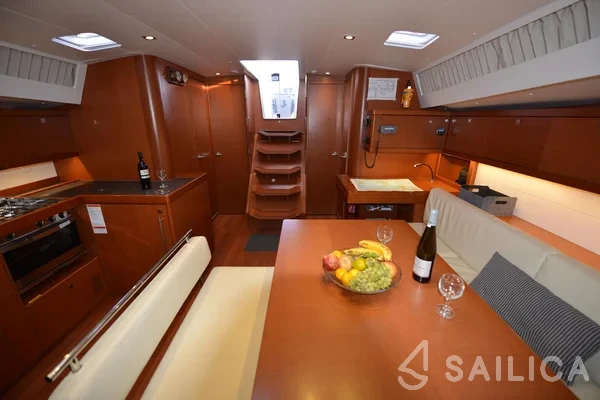 Oceanis 48 - Photo #21 Oceanis 48 - Yacht Charter Sailica