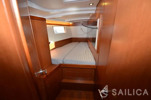 Oceanis 48 - Photo #24 Oceanis 48 - Yacht Charter Sailica