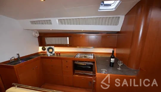 Oceanis 48 - Photo #37 Oceanis 48 - Yacht Charter Sailica