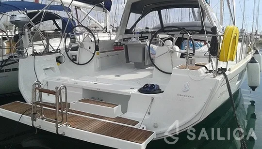 Oceanis 48 - Photo #30 Oceanis 48 - Yacht Charter Sailica