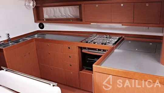 Oceanis 48 - Photo #33 Oceanis 48 - Yacht Charter Sailica