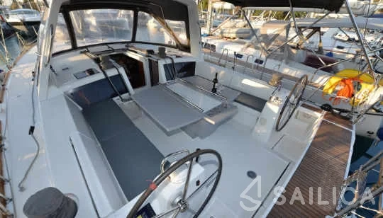 Oceanis 48 - Photo #32 Oceanis 48 - Yacht Charter Sailica
