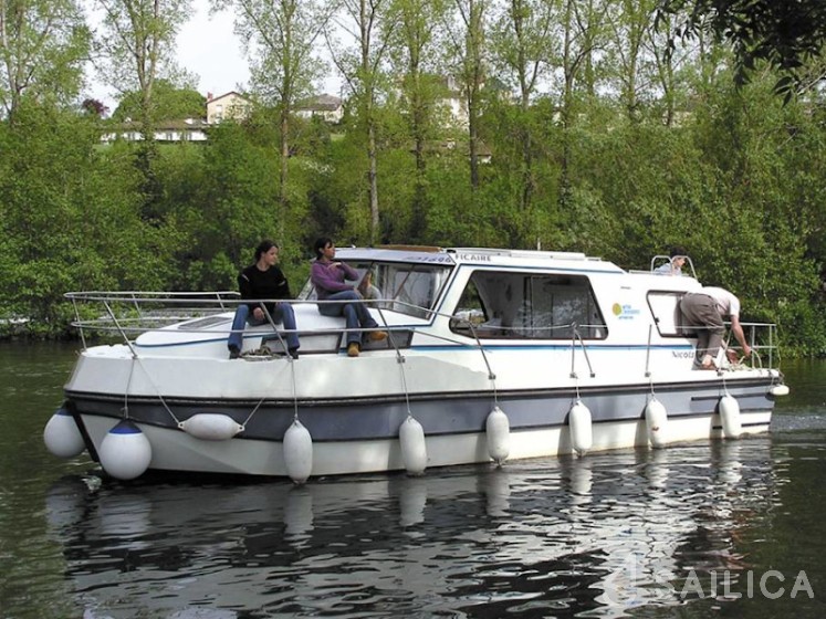 Riviera 920 - Yacht Charter Sailica