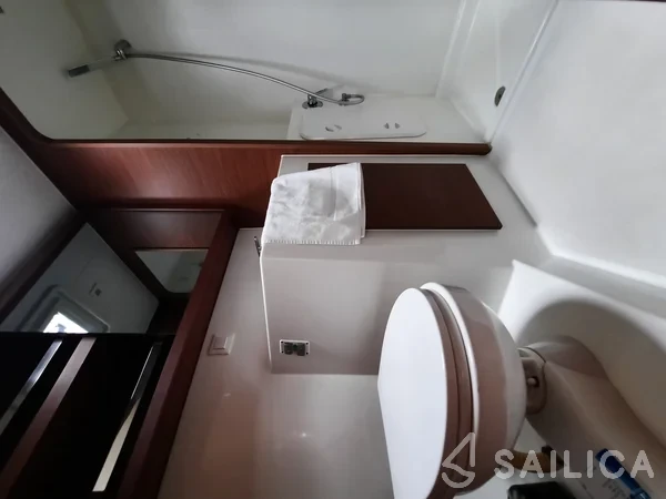 Lagoon 42 - Yacht Charter Sailica