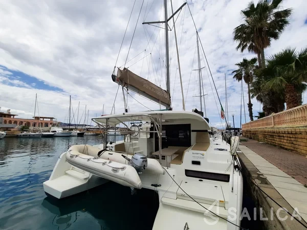 Lagoon 42 - Yacht Charter Sailica