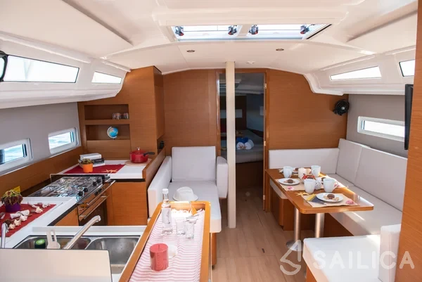 Sun Odyssey 410 - Yacht Charter Sailica