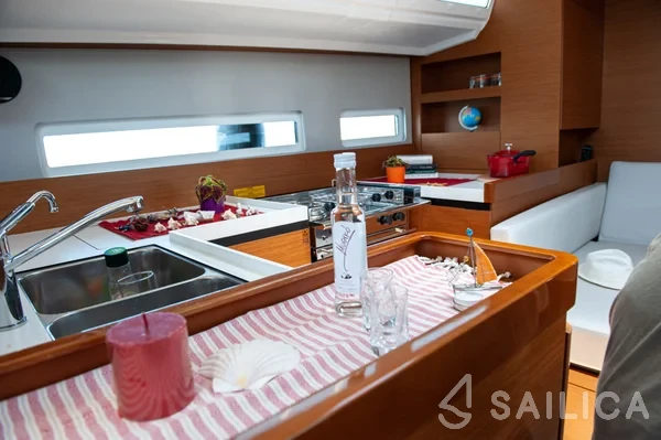 Sun Odyssey 410 - Yacht Charter Sailica
