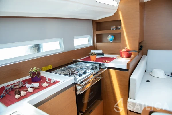 Sun Odyssey 410 - Yacht Charter Sailica