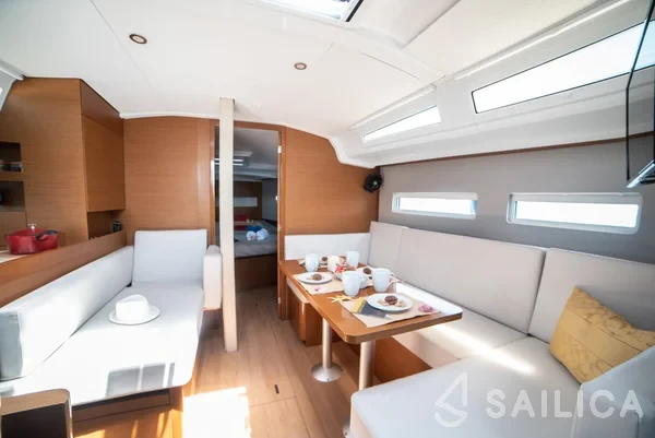 Sun Odyssey 410 - Yacht Charter Sailica