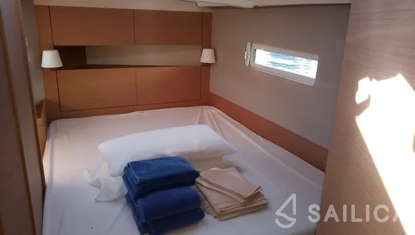 Sun Odyssey 410 - Yacht Charter Sailica
