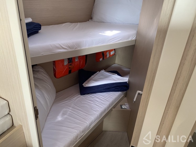 Oceanis 40.1 - Yacht Charter Sailica