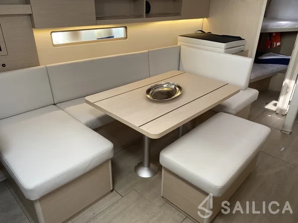 Oceanis 40.1 - Yacht Charter Sailica