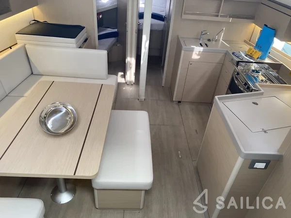 Oceanis 40.1 - Yacht Charter Sailica