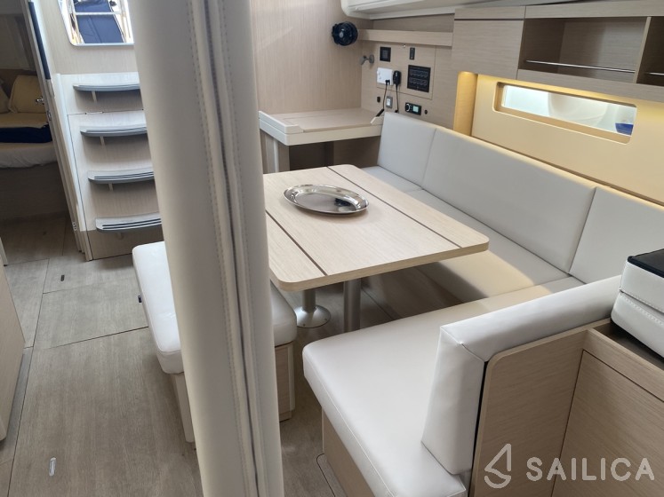 Oceanis 40.1 - Yacht Charter Sailica