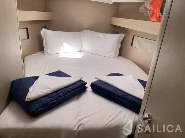 Oceanis 40.1 - Yacht Charter Sailica
