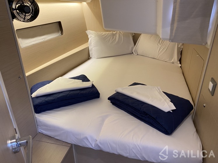 Oceanis 40.1 - Yacht Charter Sailica