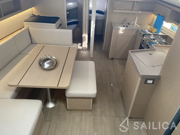 Oceanis 40.1 - Yacht Charter Sailica