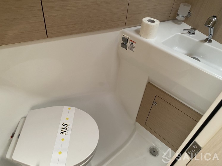Oceanis 40.1 - Yacht Charter Sailica