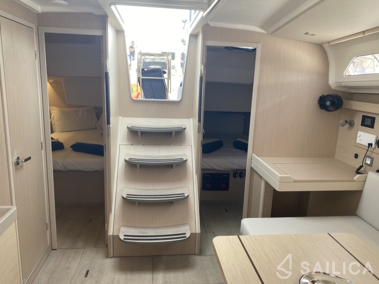 Oceanis 40.1 - Yacht Charter Sailica