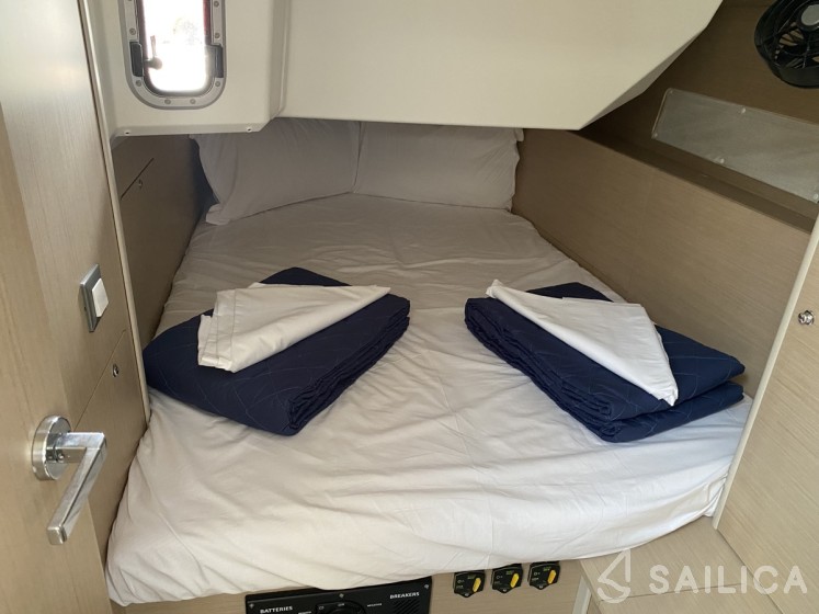 Oceanis 40.1 - Yacht Charter Sailica