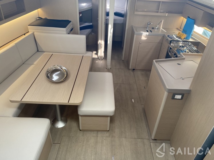 Oceanis 40.1 - Yacht Charter Sailica