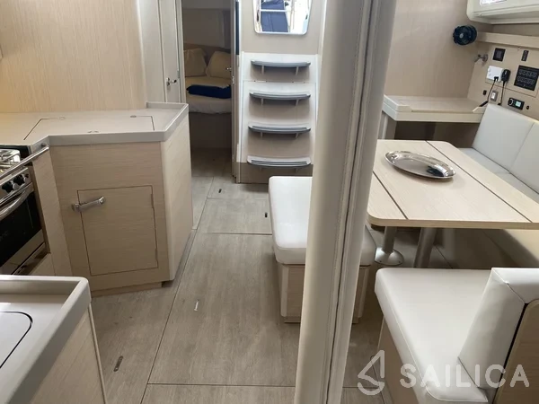 Oceanis 40.1 - Yacht Charter Sailica