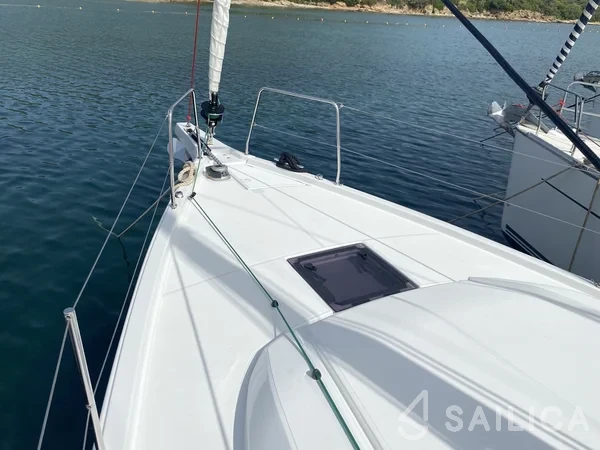 Oceanis 40.1 - Yacht Charter Sailica