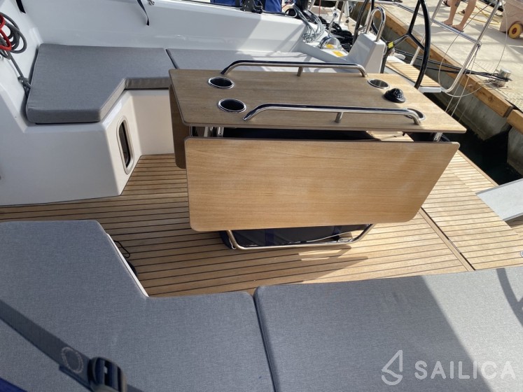 Oceanis 40.1 - Yacht Charter Sailica