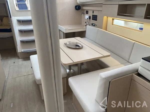 Oceanis 40.1 - Yacht Charter Sailica
