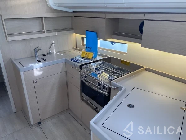 Oceanis 40.1 - Yacht Charter Sailica