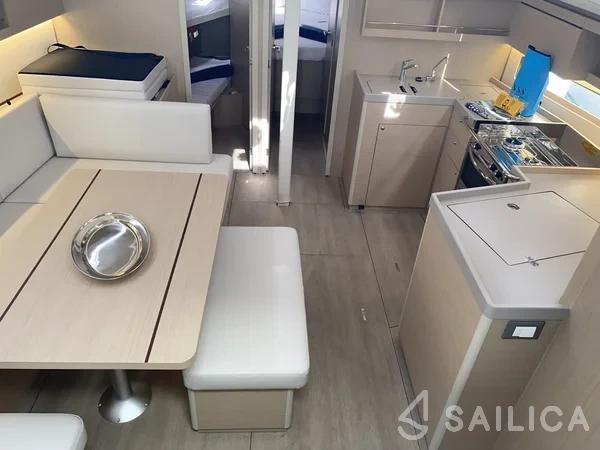 Oceanis 40.1 - Yacht Charter Sailica