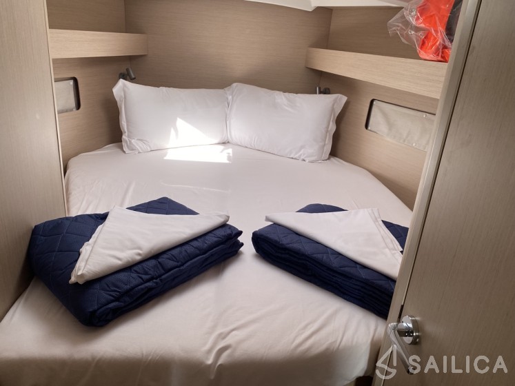 Oceanis 40.1 - Yacht Charter Sailica