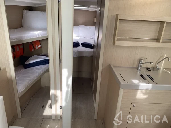 Oceanis 40.1 - Yacht Charter Sailica