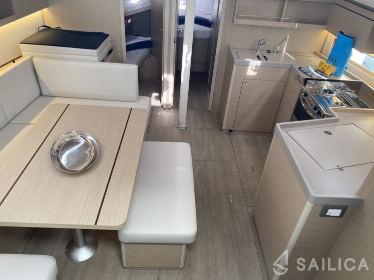 Oceanis 40.1 - Yacht Charter Sailica