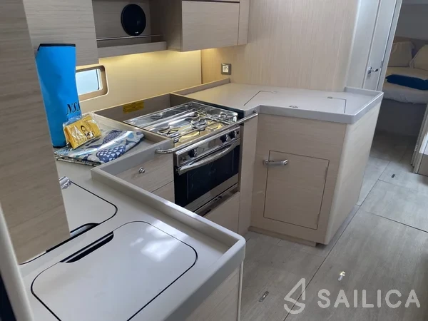 Oceanis 40.1 - Yacht Charter Sailica