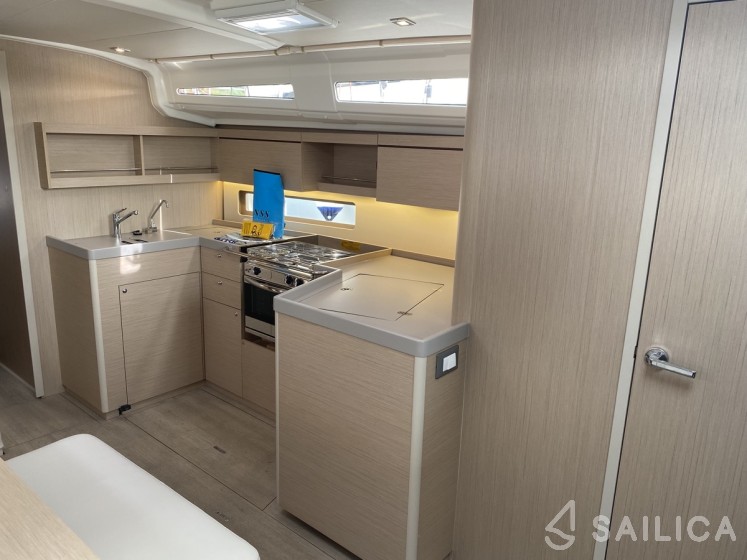 Oceanis 40.1 - Yacht Charter Sailica