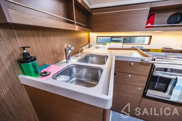 Oceanis 40.1 - Yacht Charter Sailica