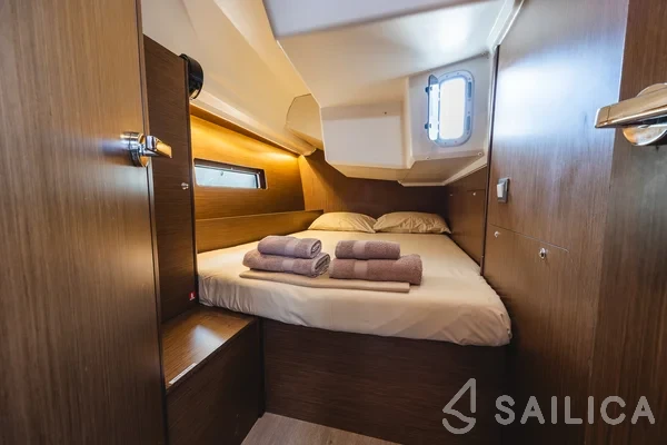 Oceanis 40.1 - Yacht Charter Sailica