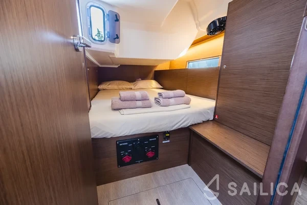 Oceanis 40.1 - Yacht Charter Sailica