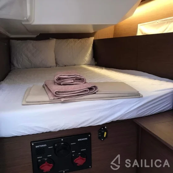 Oceanis 40.1 - Yacht Charter Sailica