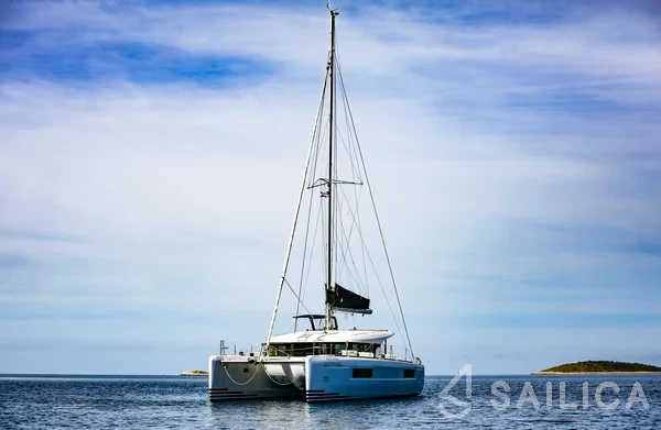 Lagoon 40 - Yacht Charter Sailica